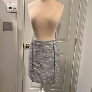 Banana republic gray and white skirt, size 2